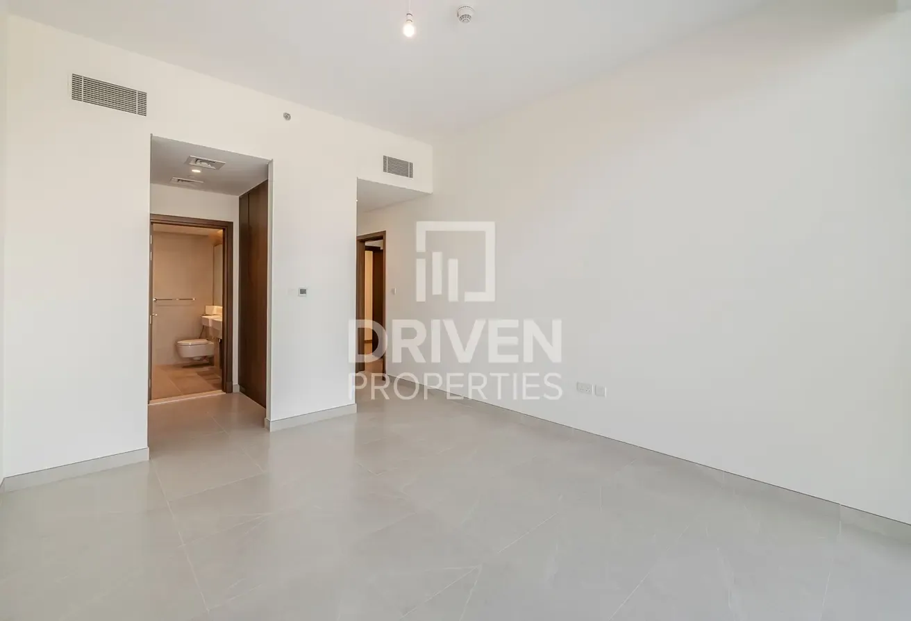 Brand New and Vacant Apt with Canal View