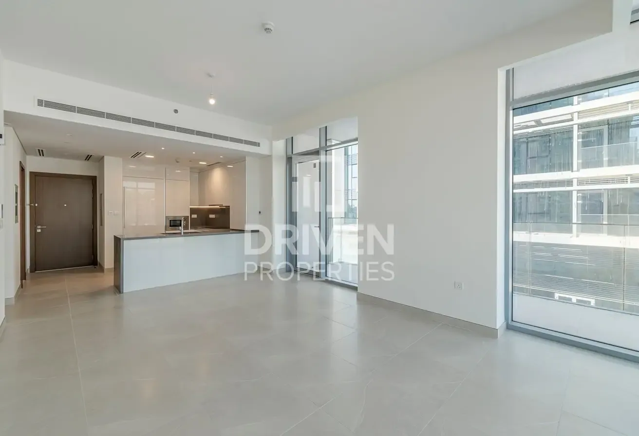 Large Layout | Ready to Move In | Skyline View