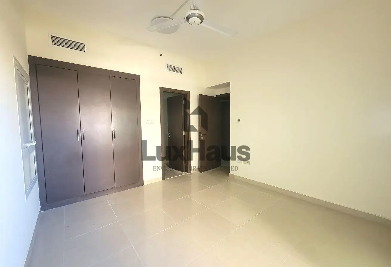 Spacious Unit| Good Location| Stadium View