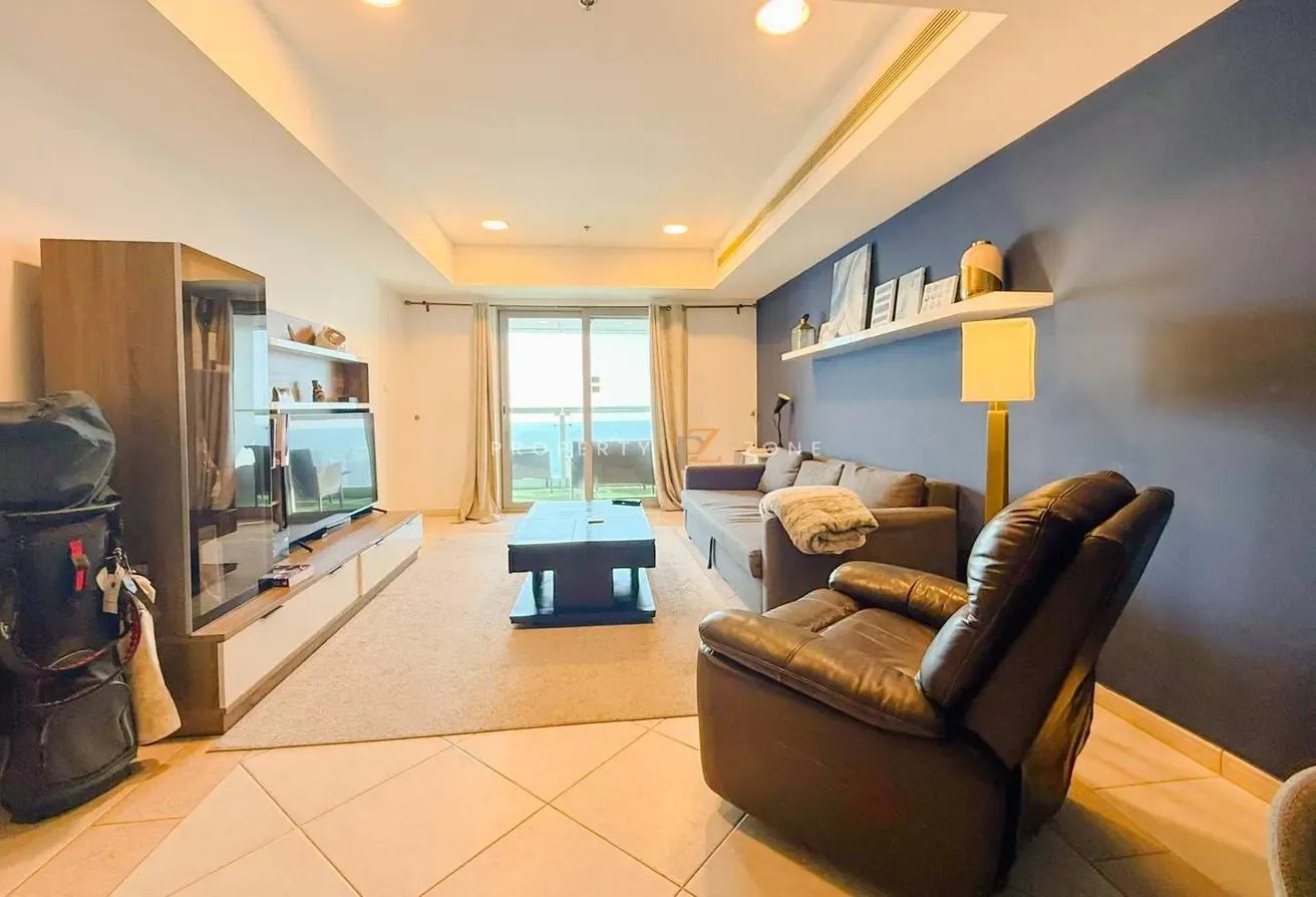 Investor Special | Sea View | Vacant Transfer