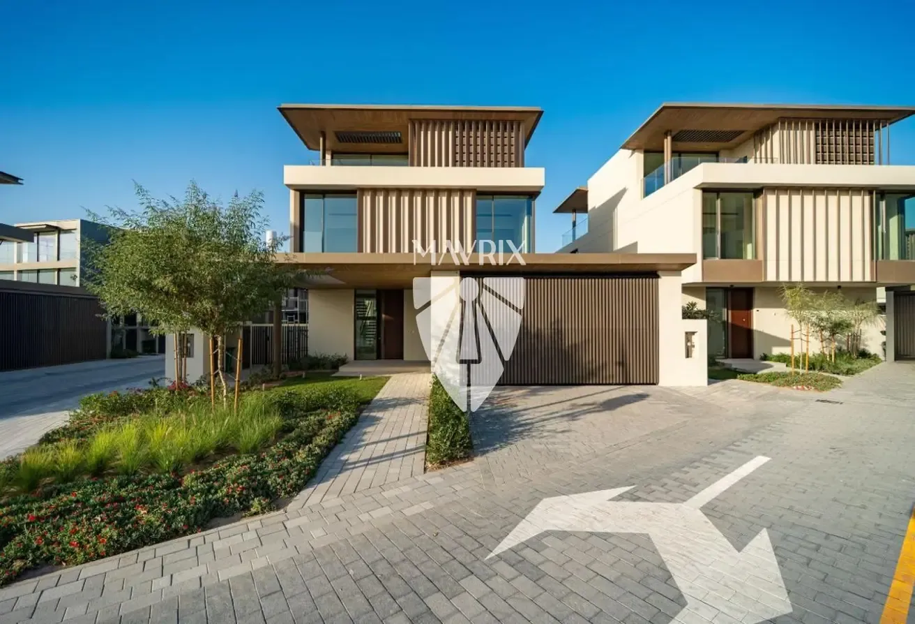 Corner Plot | Facing Garden | G+2 | Prime Location