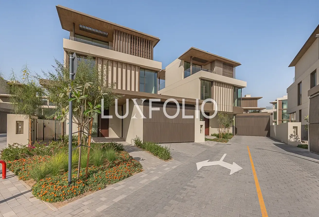 6400 Plot | Single Row | Facing Park