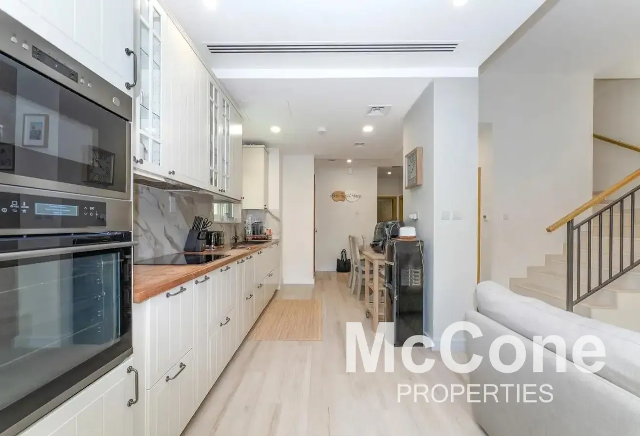Sublime Furnish | Vacant | Upgraded I Negotiable