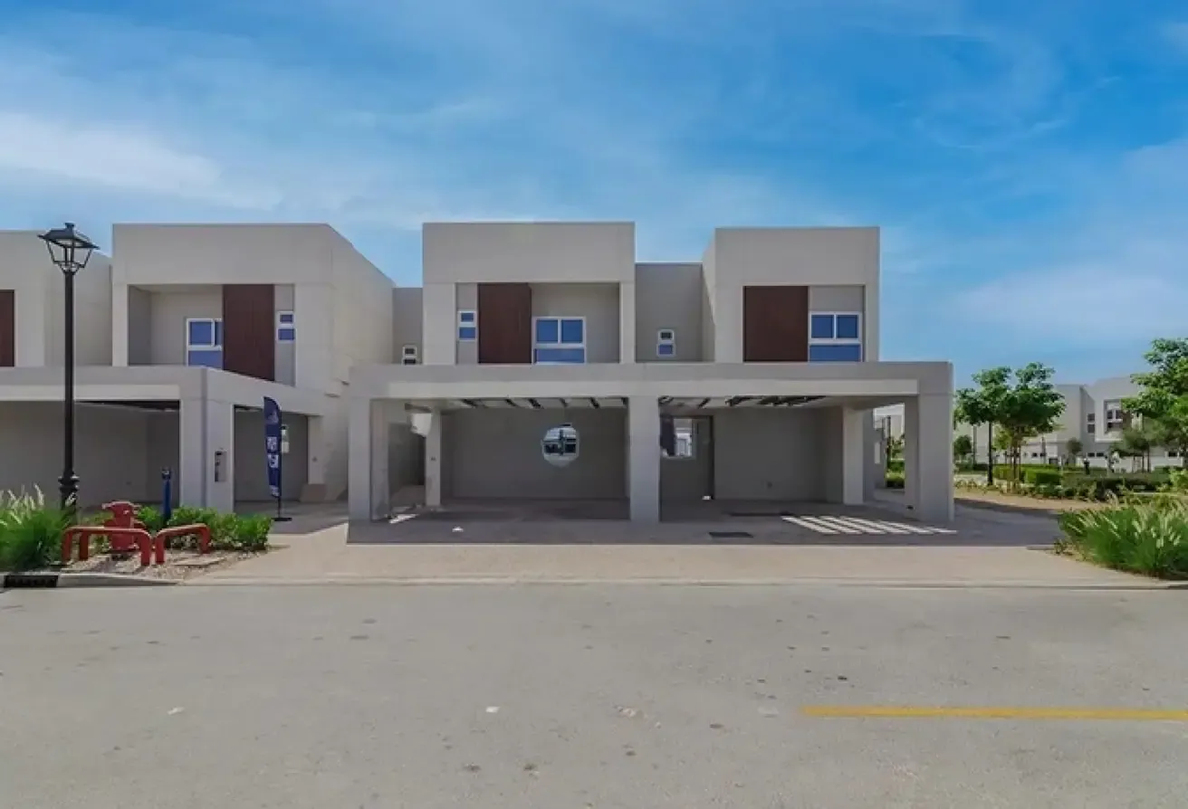 Prime Location | Vastu | Near pool | Ready to move