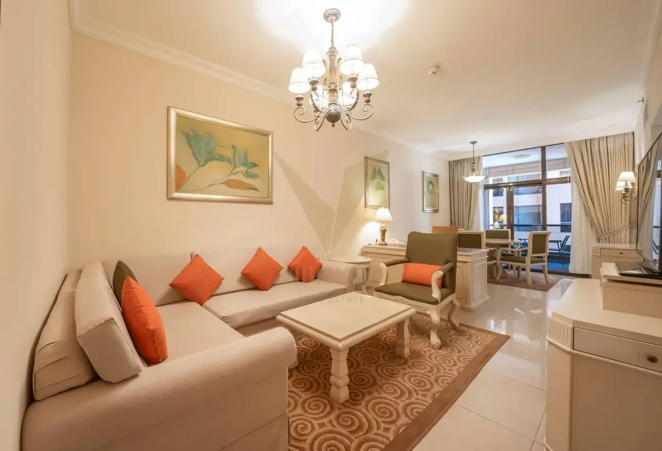 Next to Metro/ All bills included/ Spacious
