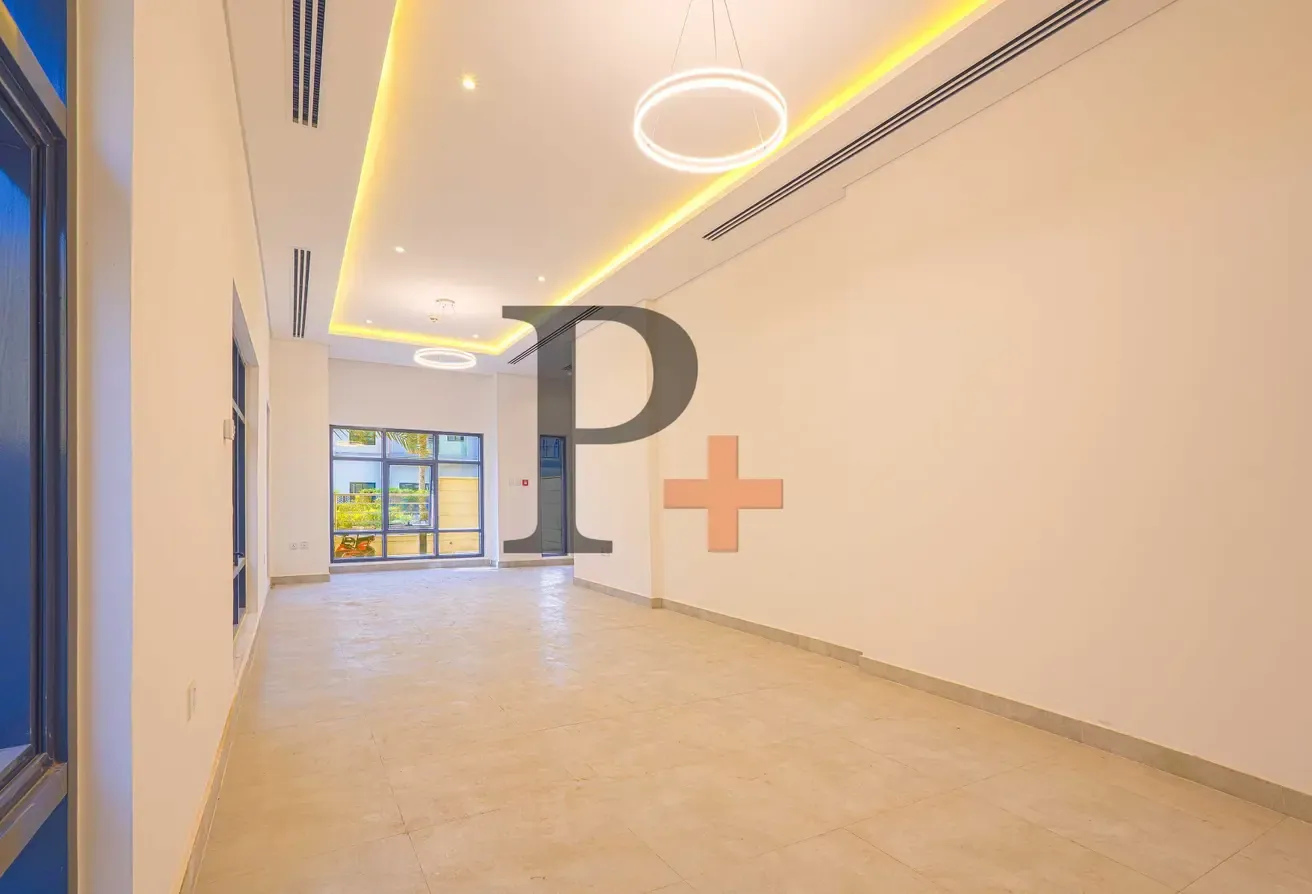 Massive 4 BR+ Maid Town House | Fully Refurbished & Renovated | Near to Park