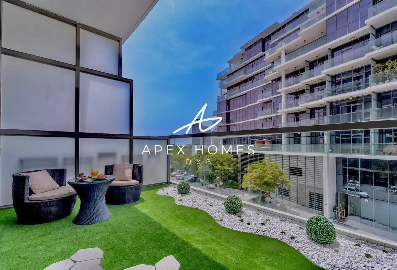Upgraded I Ready to Move in I Large Balcony