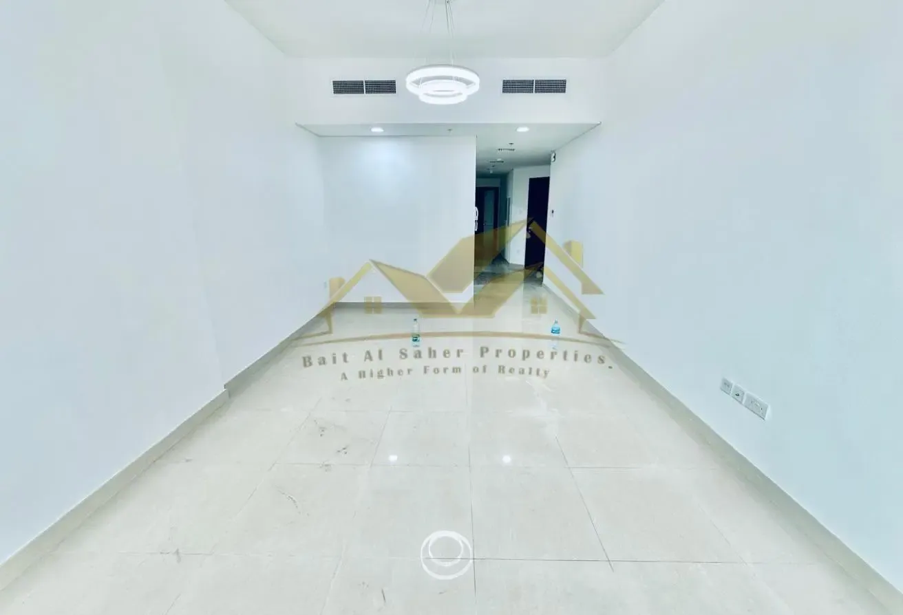 Spacious 1 BR Apt with Gym Pool Parking-1 mont Fre