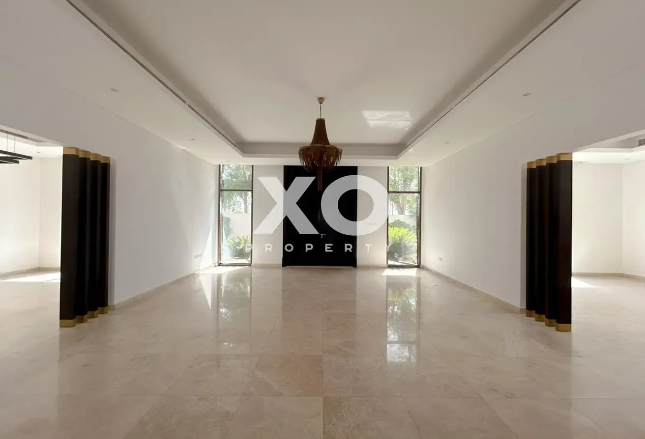 Single Row | Large 5 Bedroom | Vacant