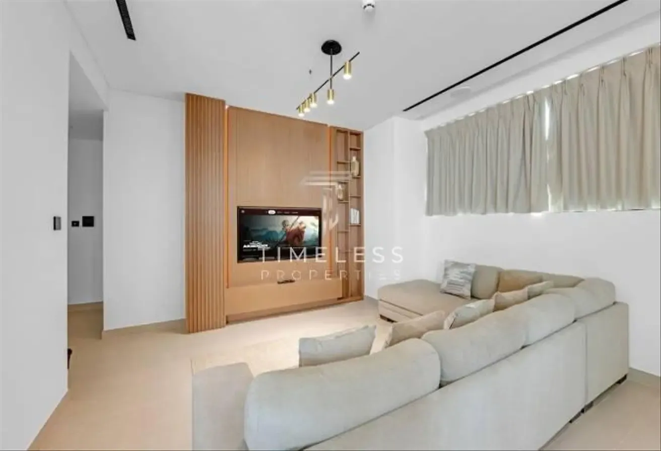 3BR Apartment with Pool & Balconies JVC