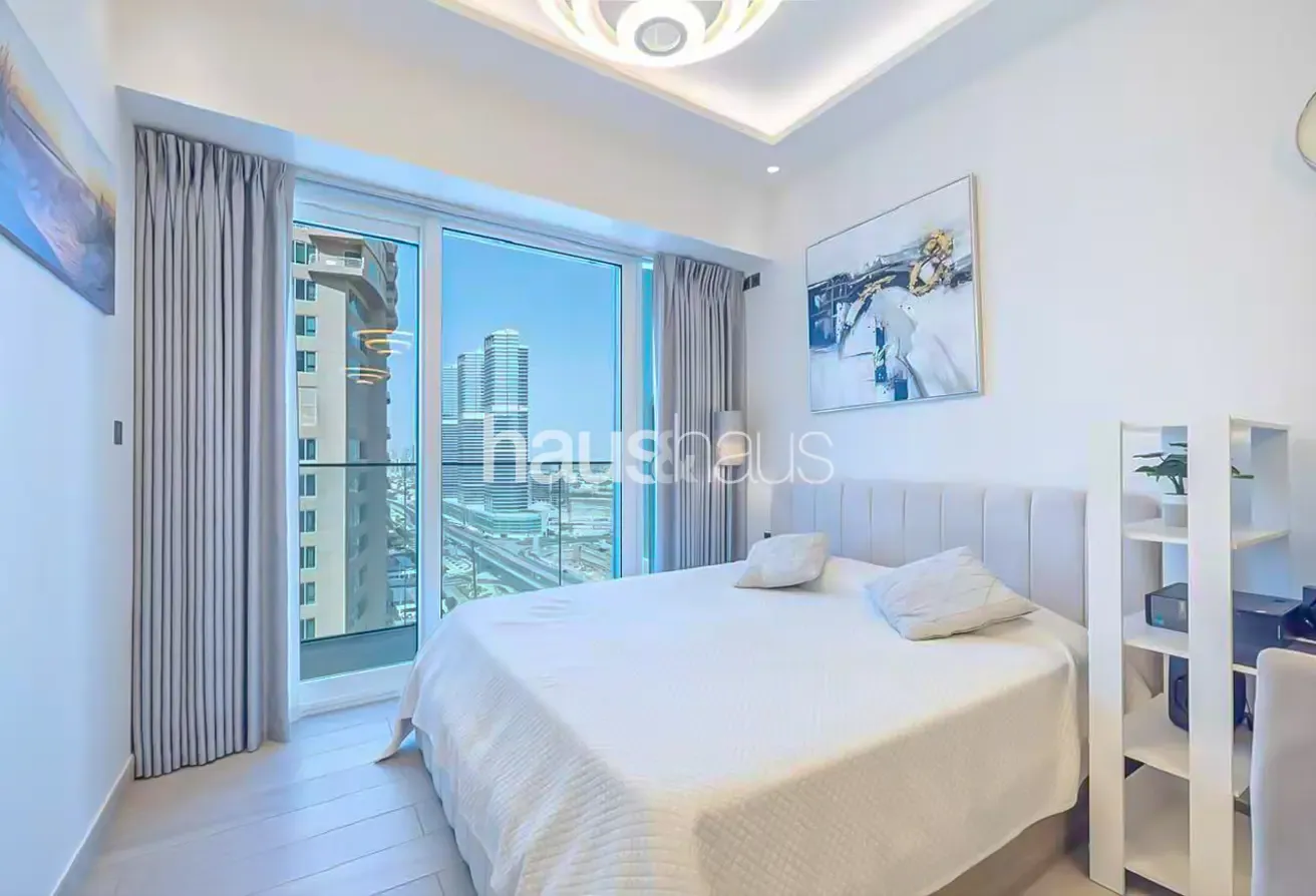 Modern l Brand New l Great Amenities