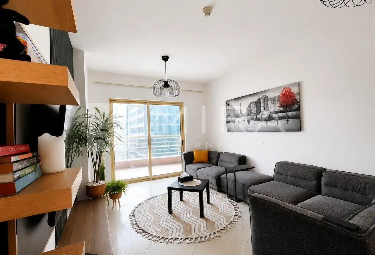 Lake View | Vacant | Multiple Cheques