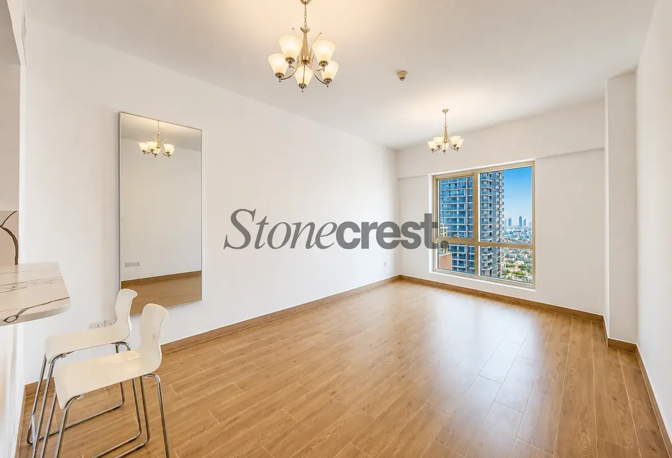 Upgraded | 4 Cheques | Vacant | High Floor