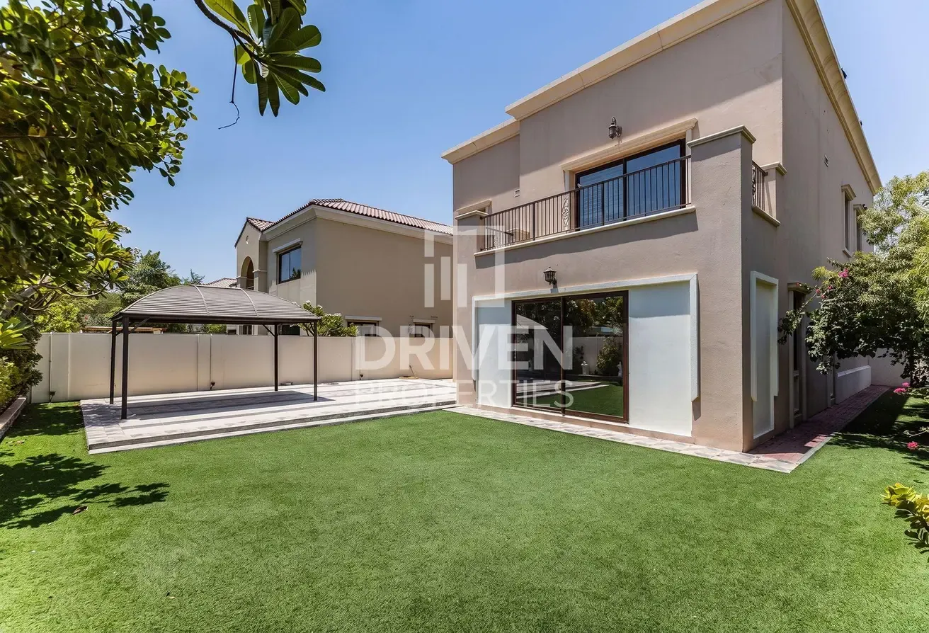 Corner Plot | Well Maintained | Perfect Location