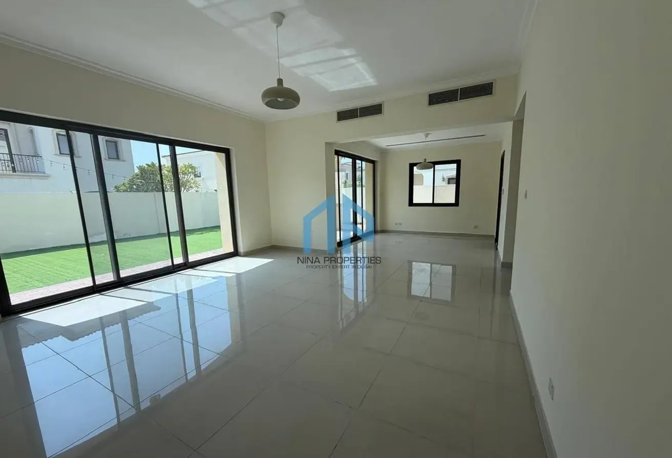 Spacious 4 Bed Villa | Private Garden | Vacant