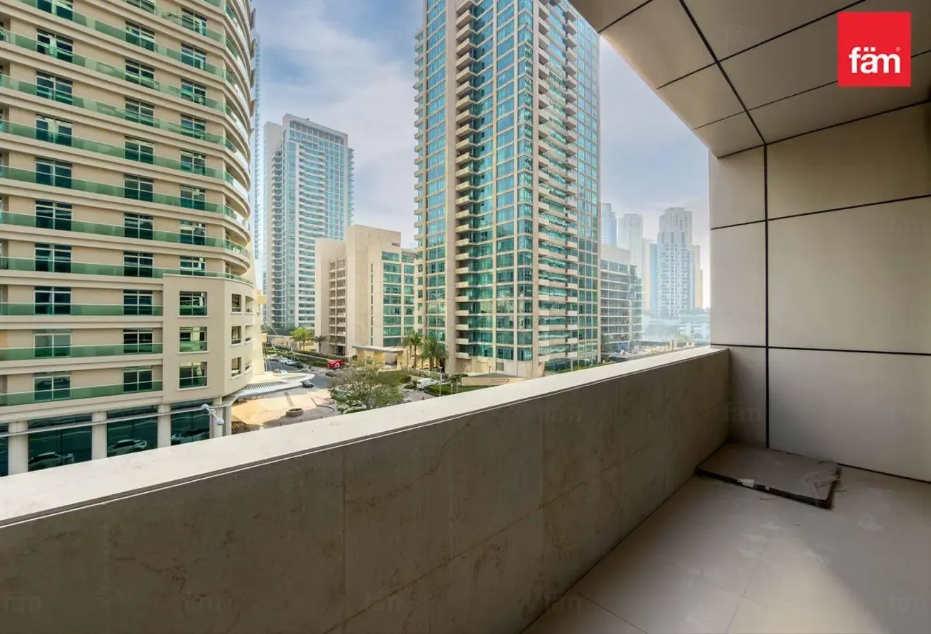 Unfurnished| Vacant| Ner to metro