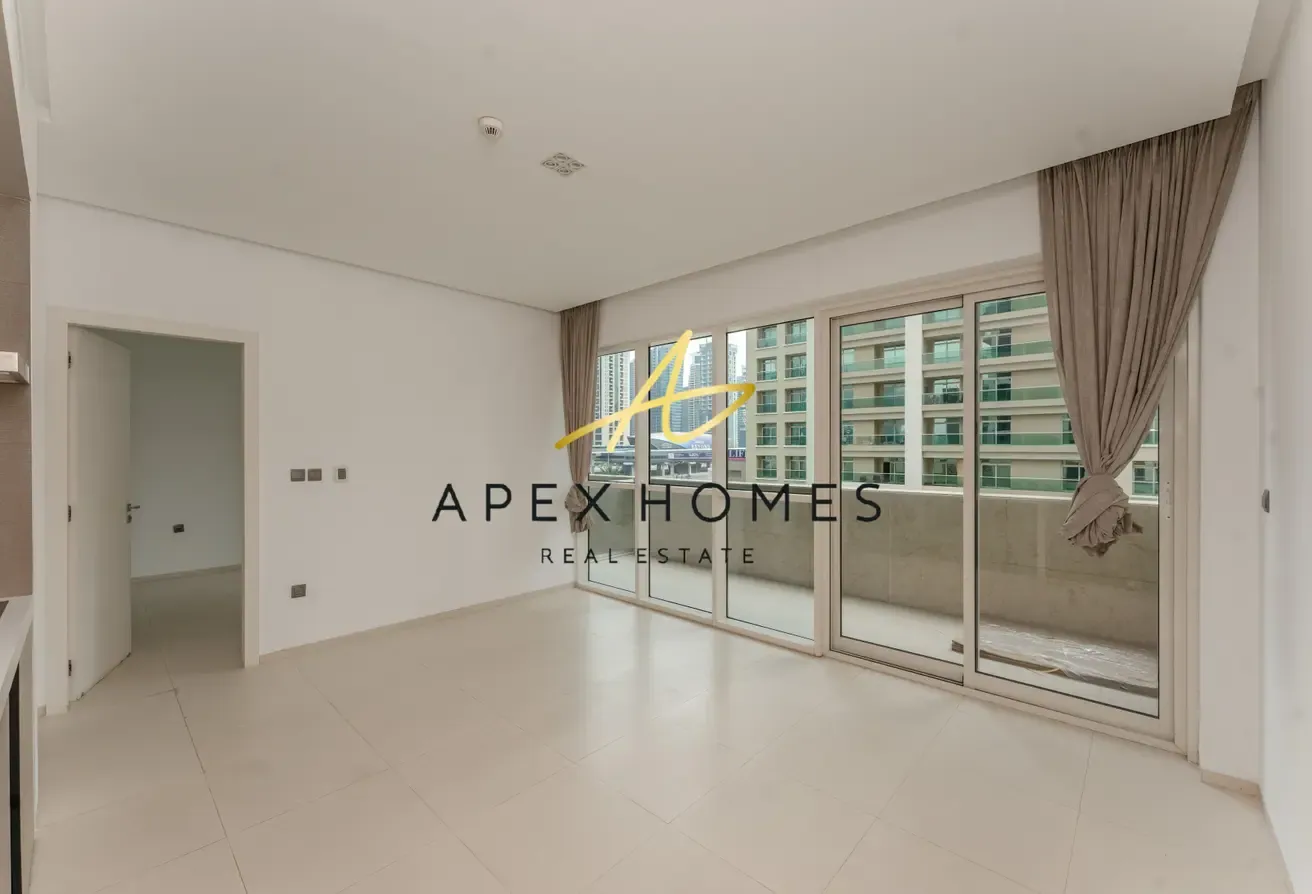 Bright & Modern | Prime Marina Location| Near Mall