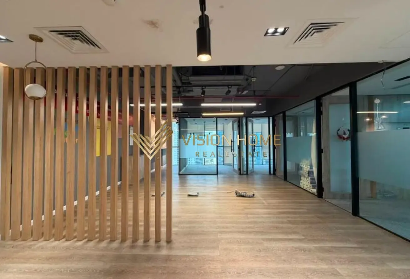 FULLY FITTED | HIGH FLOOR | LAKE VIEW | VACANT