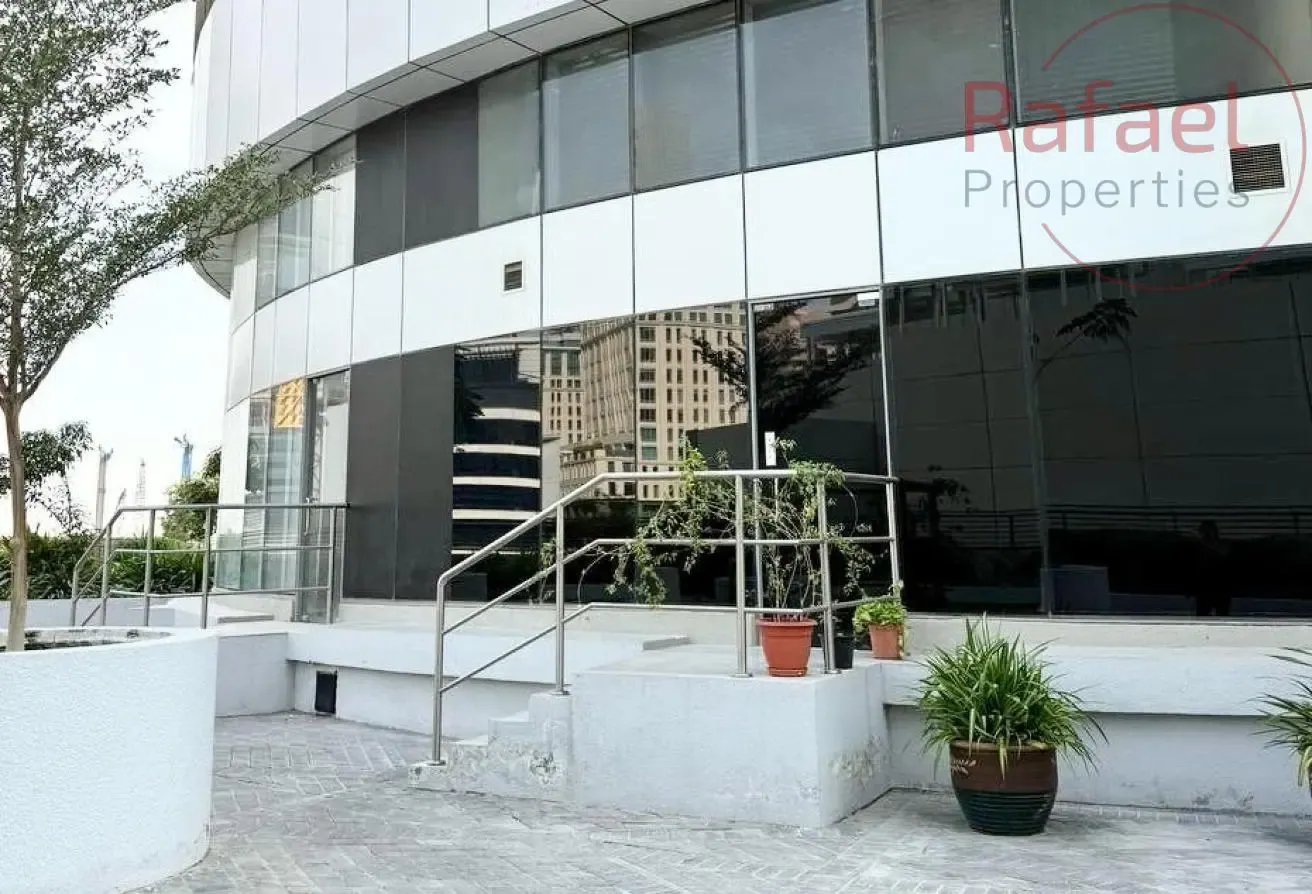 P4 with outdoor access | Near Metro | Vacant