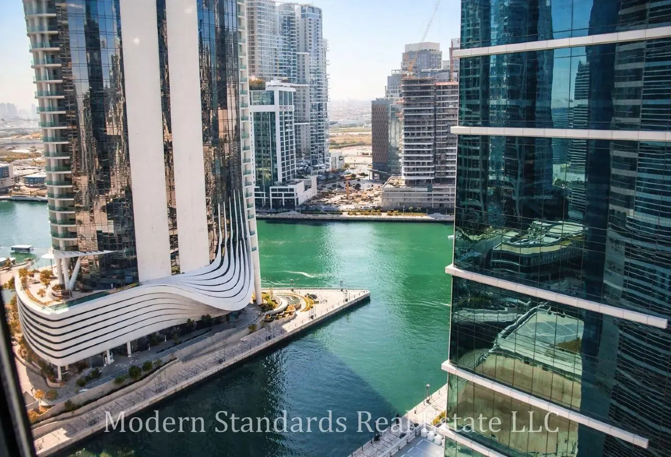Investor Deal |High Floor Office |Walk to Metro|