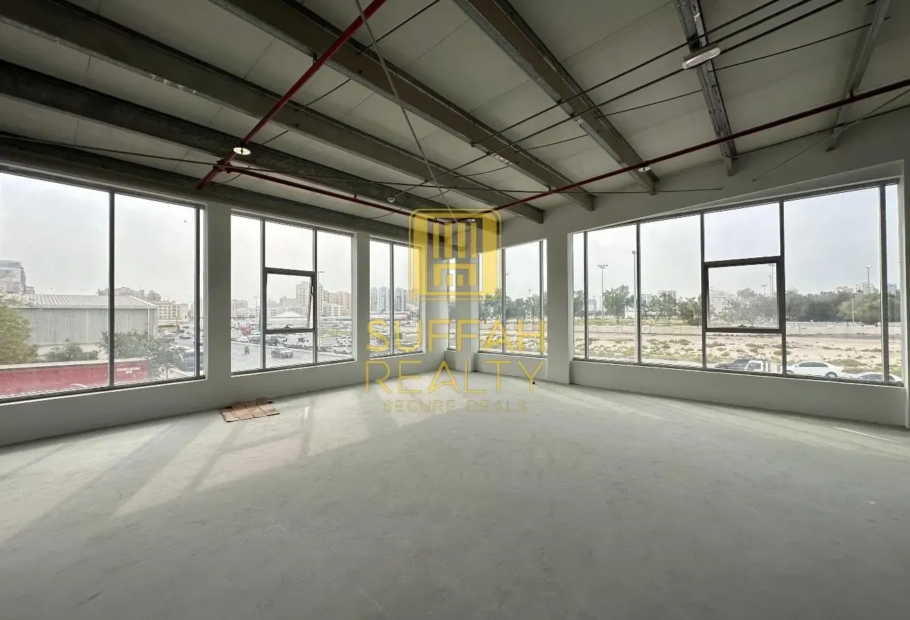 Road-Facing Showroom & Warehouse | Tax Free