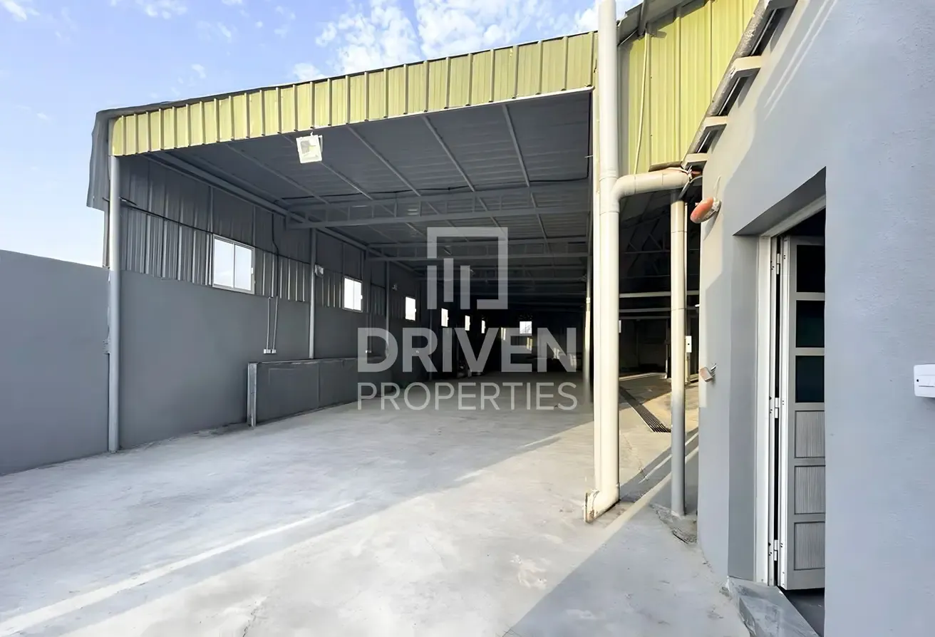 Vacant Warehouse | Prime Location | Well-managed