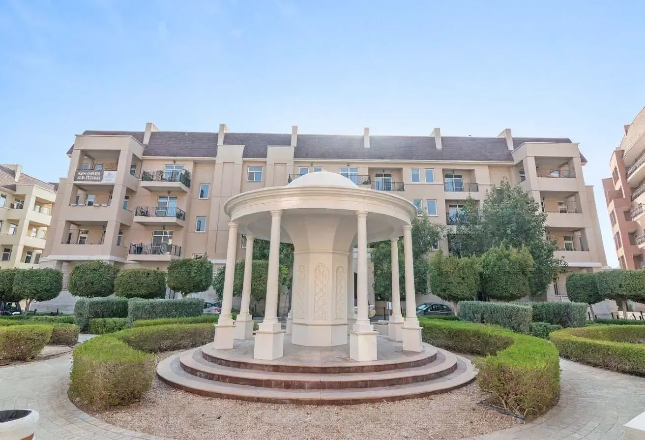 Spacious 1BR | Kitchen Appliances | Community View