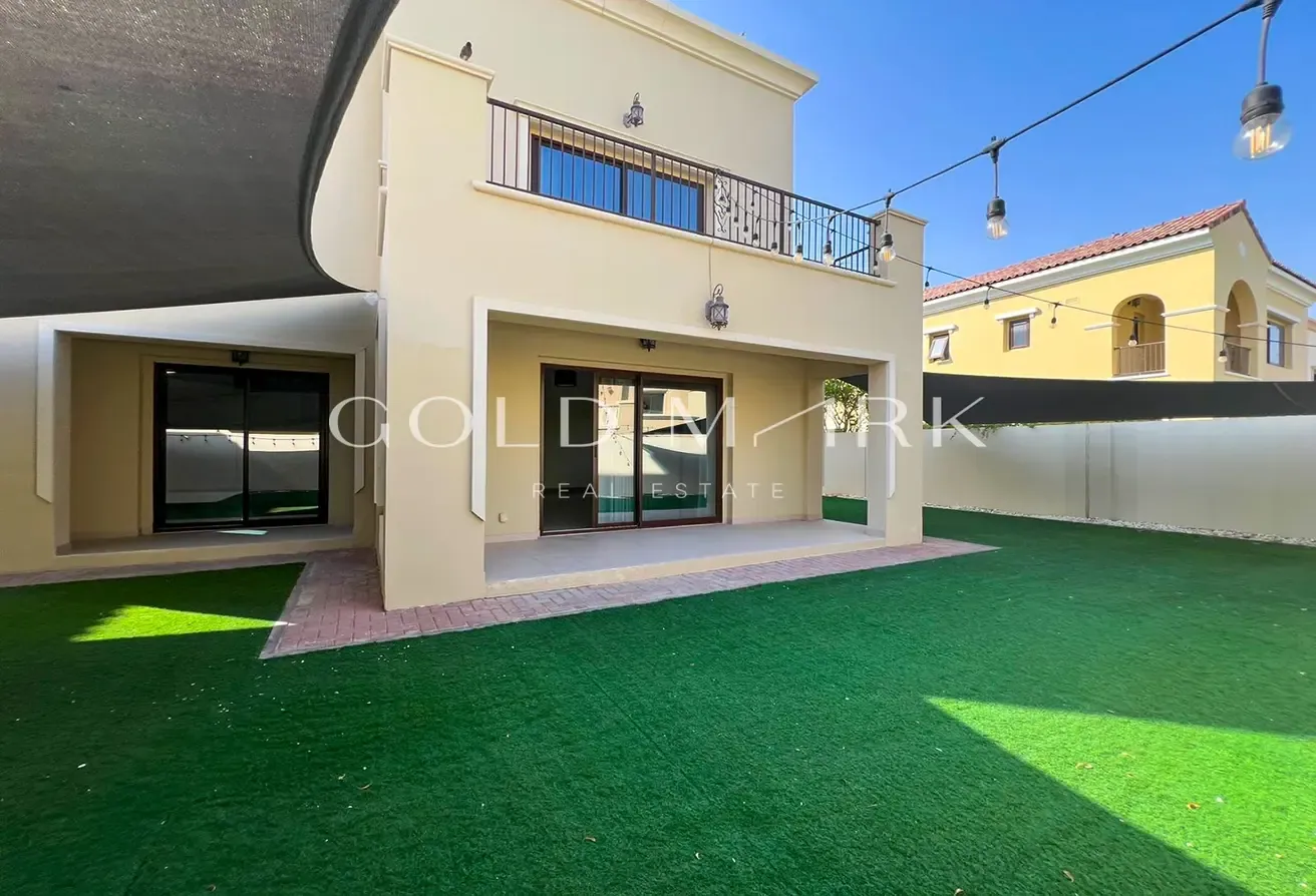 Vacant now | Family room Upstairs | Large plot