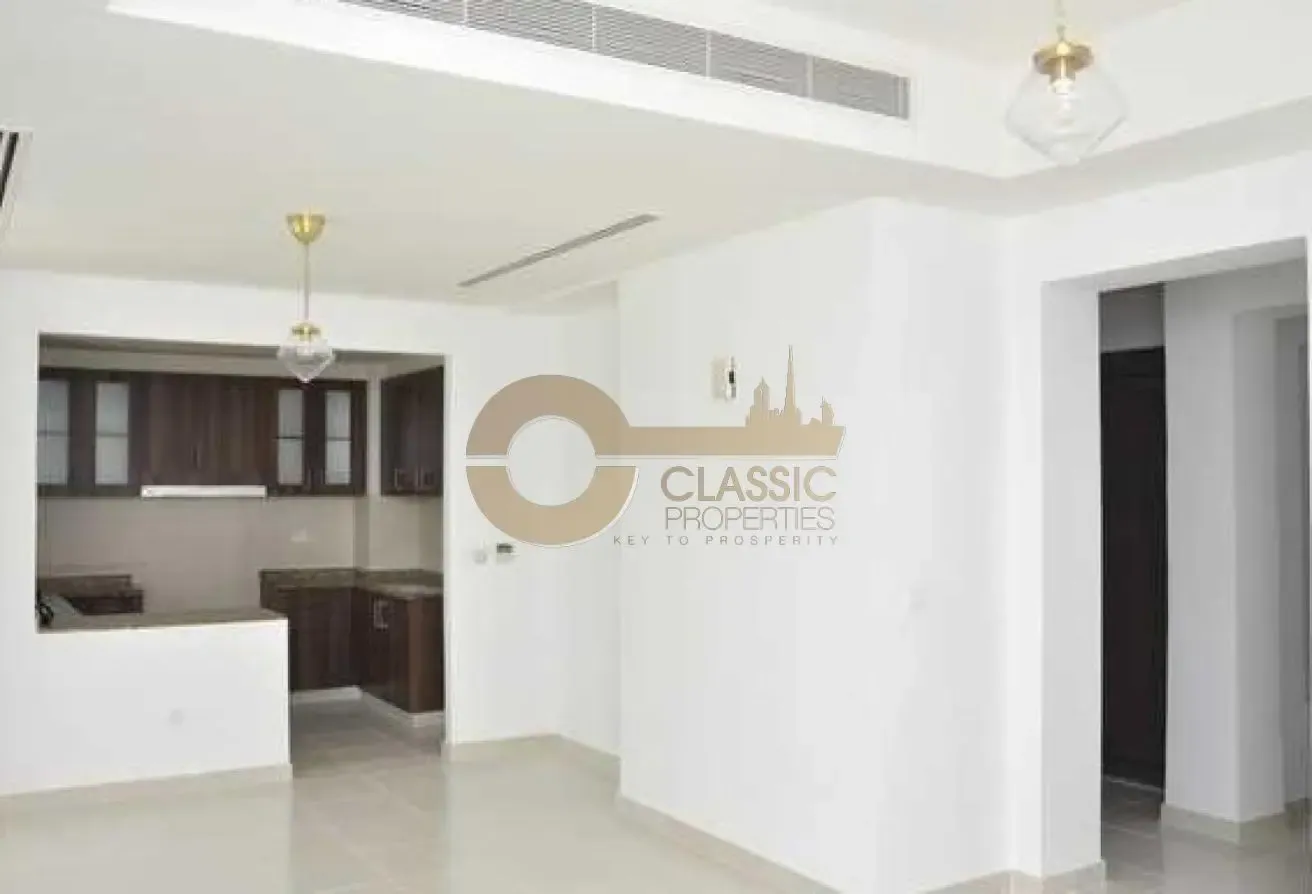 WELL MAINTAINED | FAMILY LIVING | READY TO MOVE