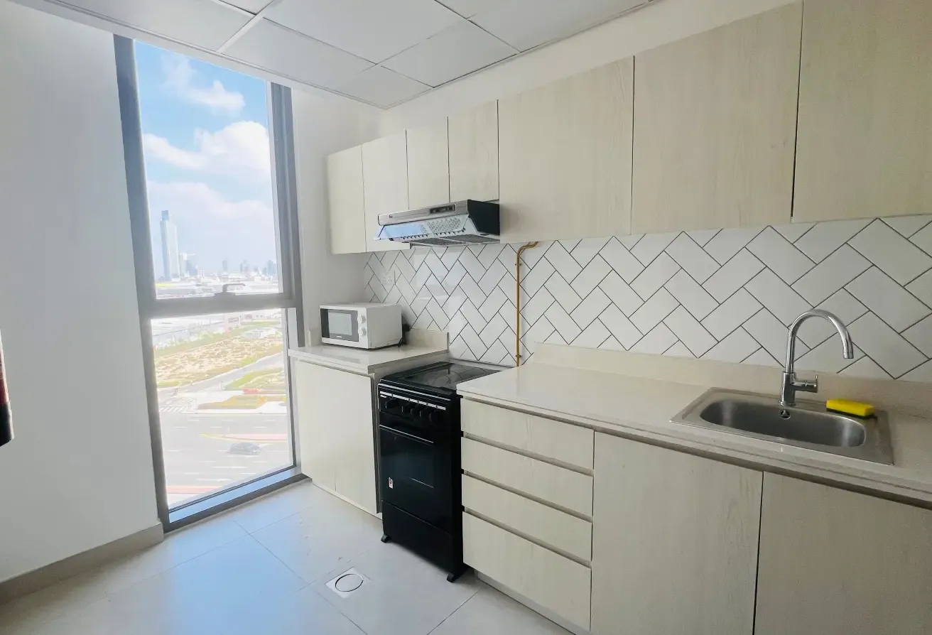 FULLY FURNISHED 1BR | POOL & CITY VIEW | BALCONY