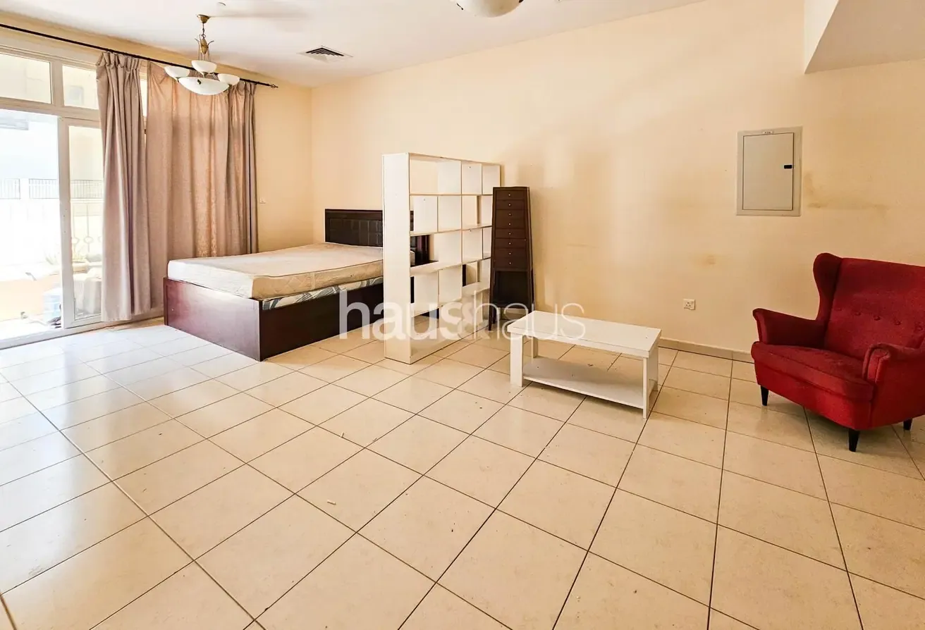 HUGE STUDIO | VACANT ON TRANSFER | FURNISHED