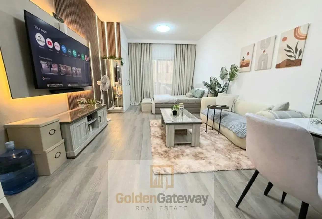 Fully Renovated upgraded Studio with balcony