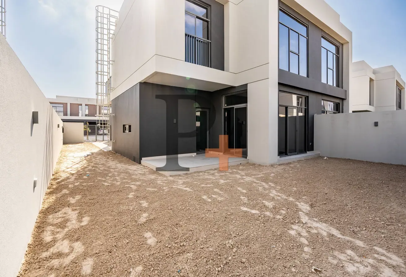 Corner Unit | Single Row | Away From Gas Station