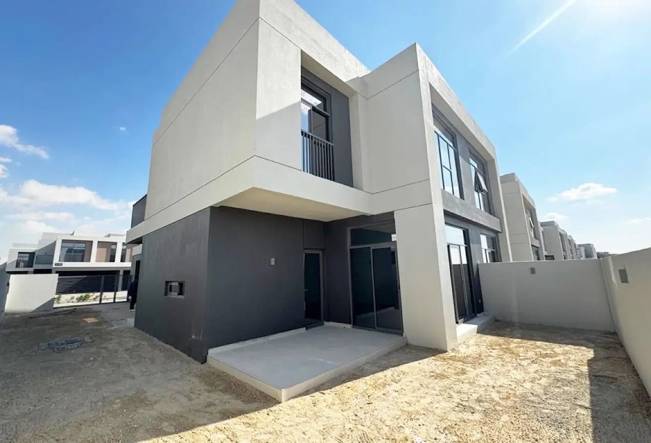 3 BR Corner| Single Row | Closed Kitchen| Phase I