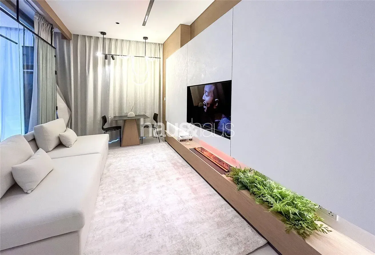 Modern| Smart Home | Luxury Living | Available Now