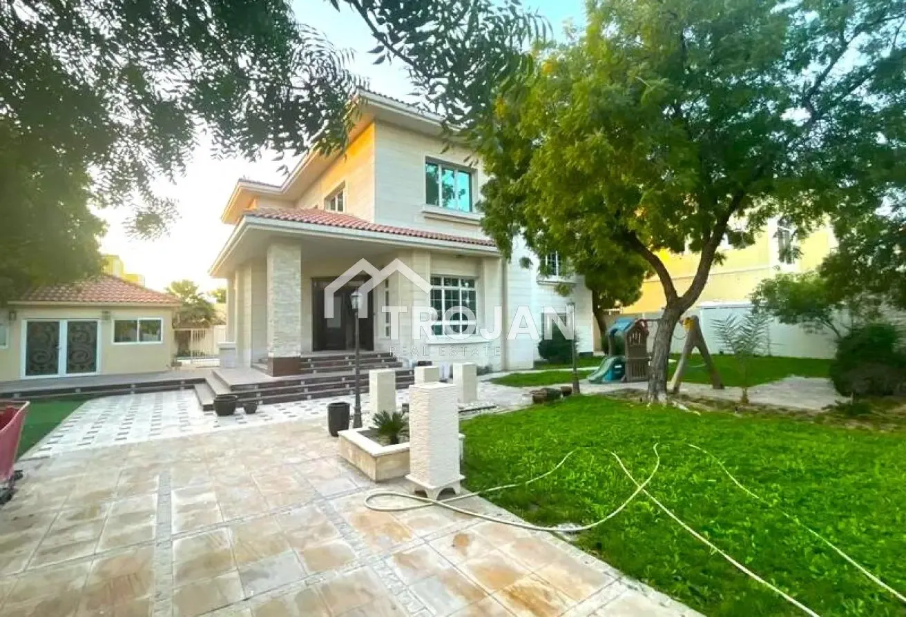 Spacious 5BR Villa with Pool Garden Maid Driver