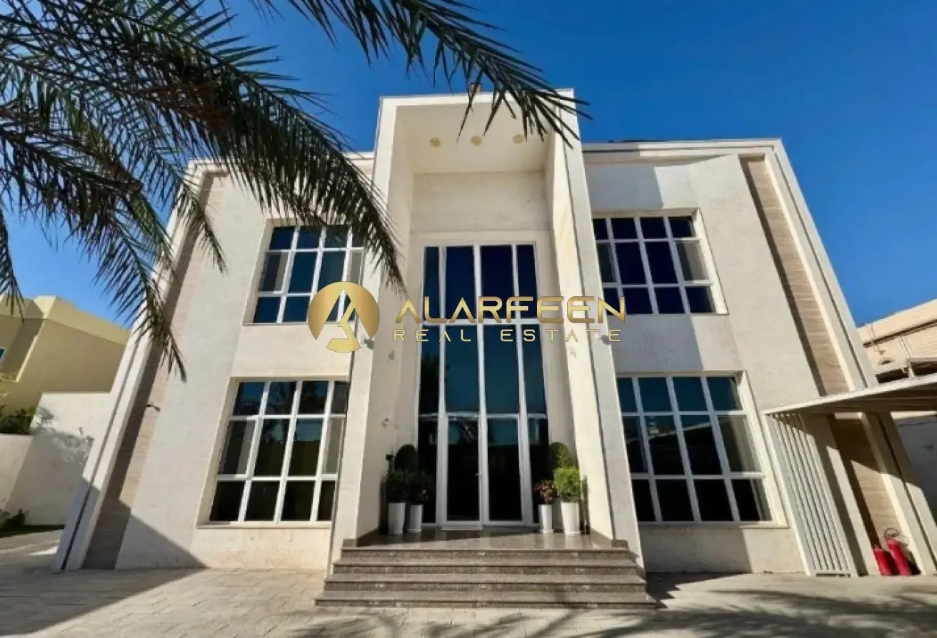 LUXURY MODERN 6-BR IN PRIME LOCATION