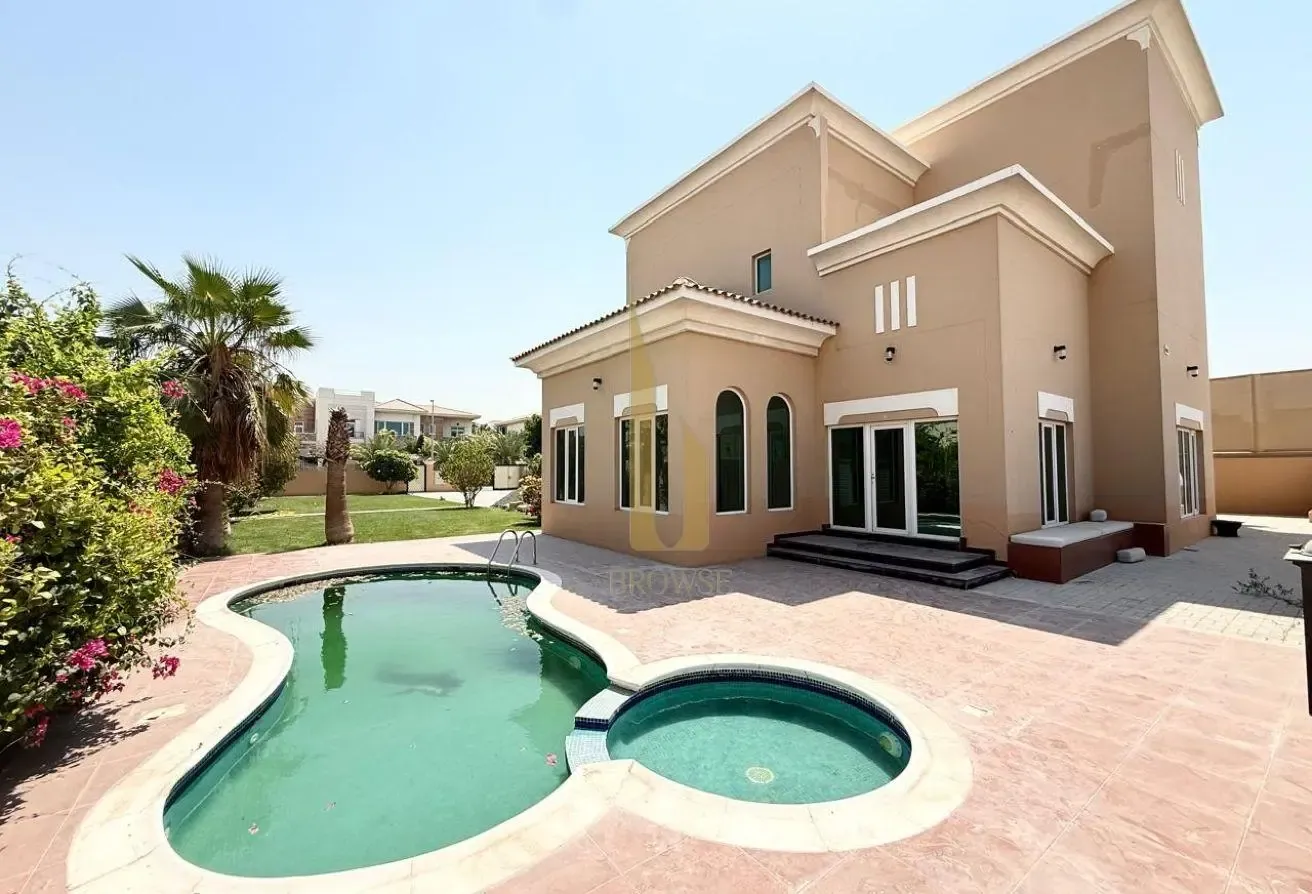 RENOVATED 5BR VILLA | PRIVATE POOL & GARDEN
