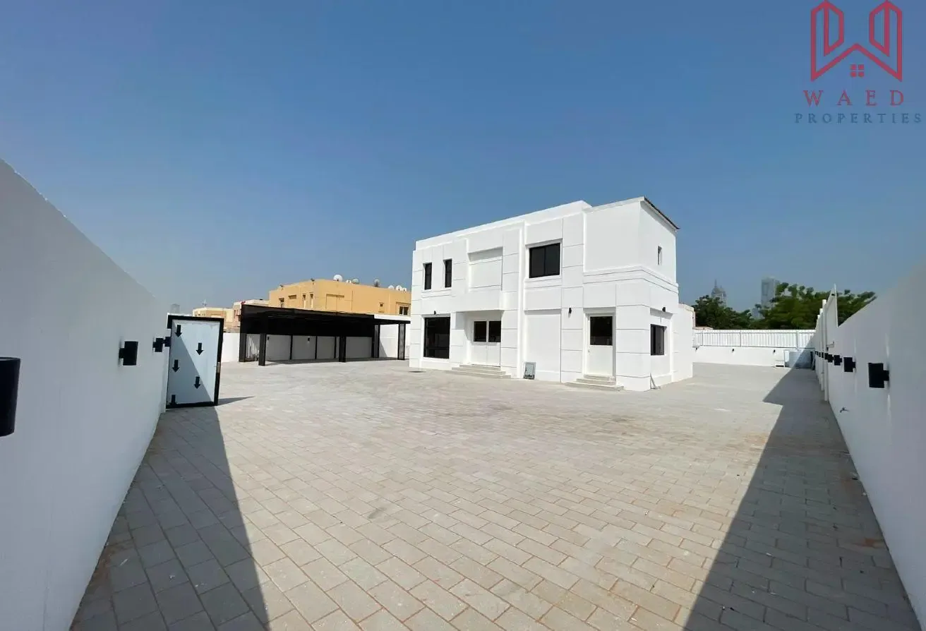 Iconic 6-BR Villa| Fully Renovated|Private Garden|