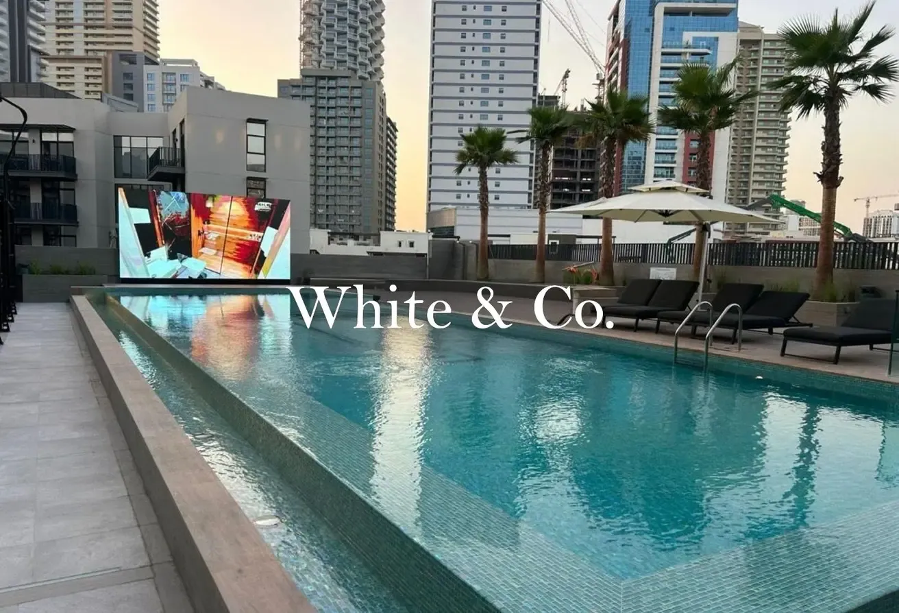 POOL VIEW | STORAGE ROOM | MIDDLE FLOOR