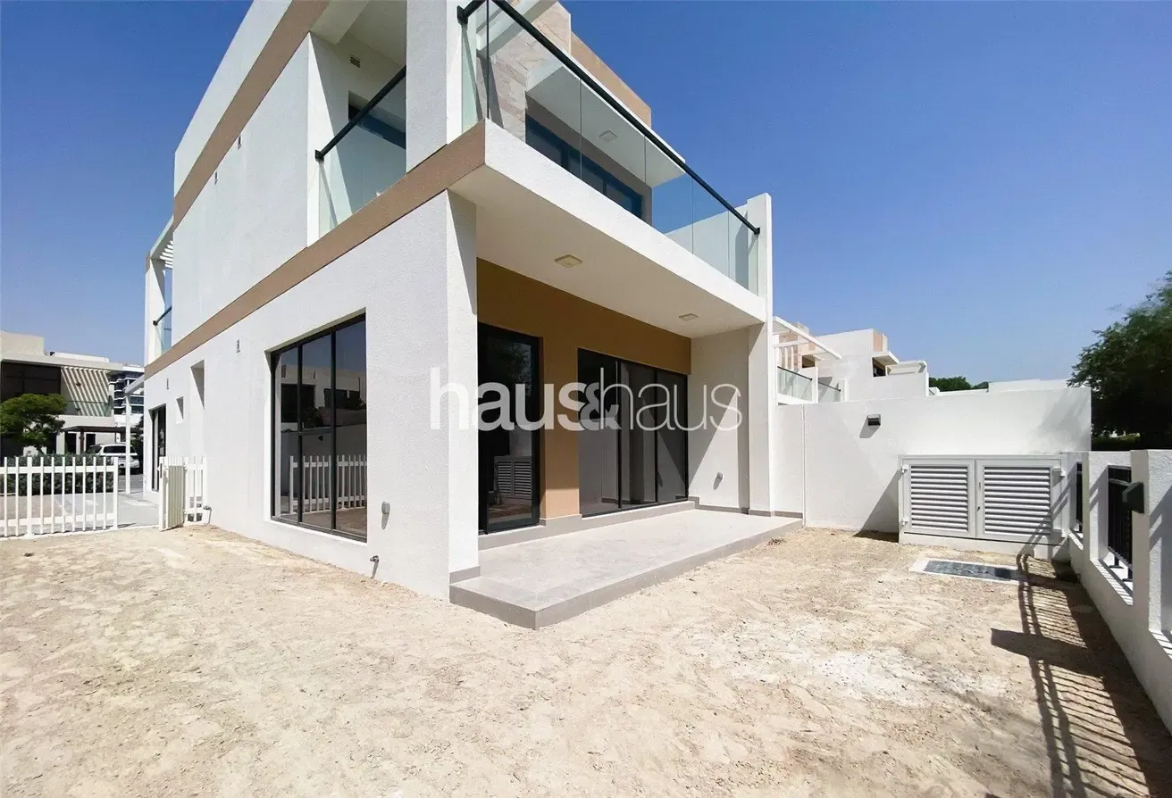 End Unit | Park Backing | Negotiable | Landscaped