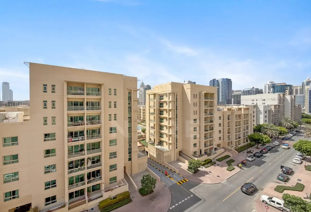 1 Bed Furnished | High Floor | Upgraded | Vacant