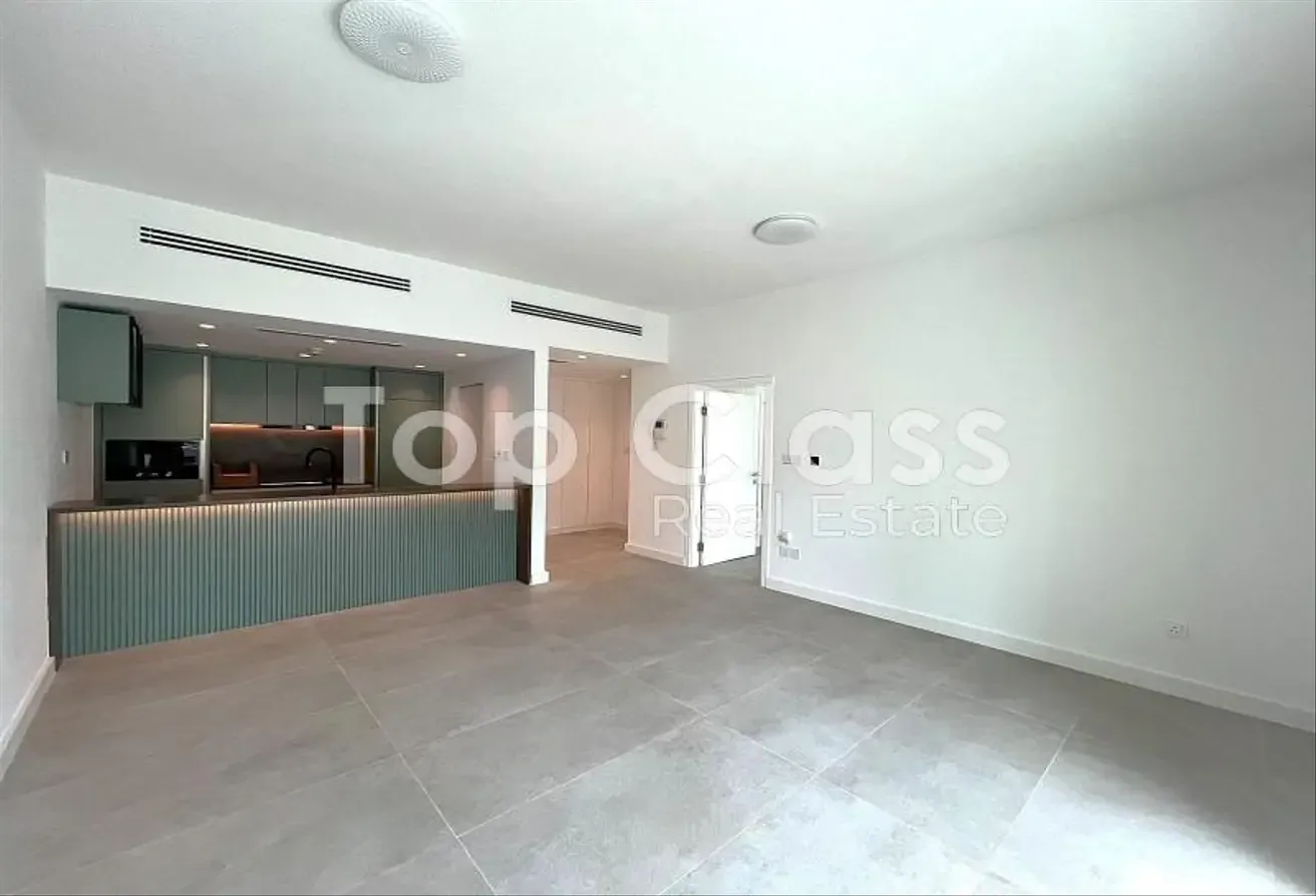 Bright | Newly Renovated | Integrated Appliances