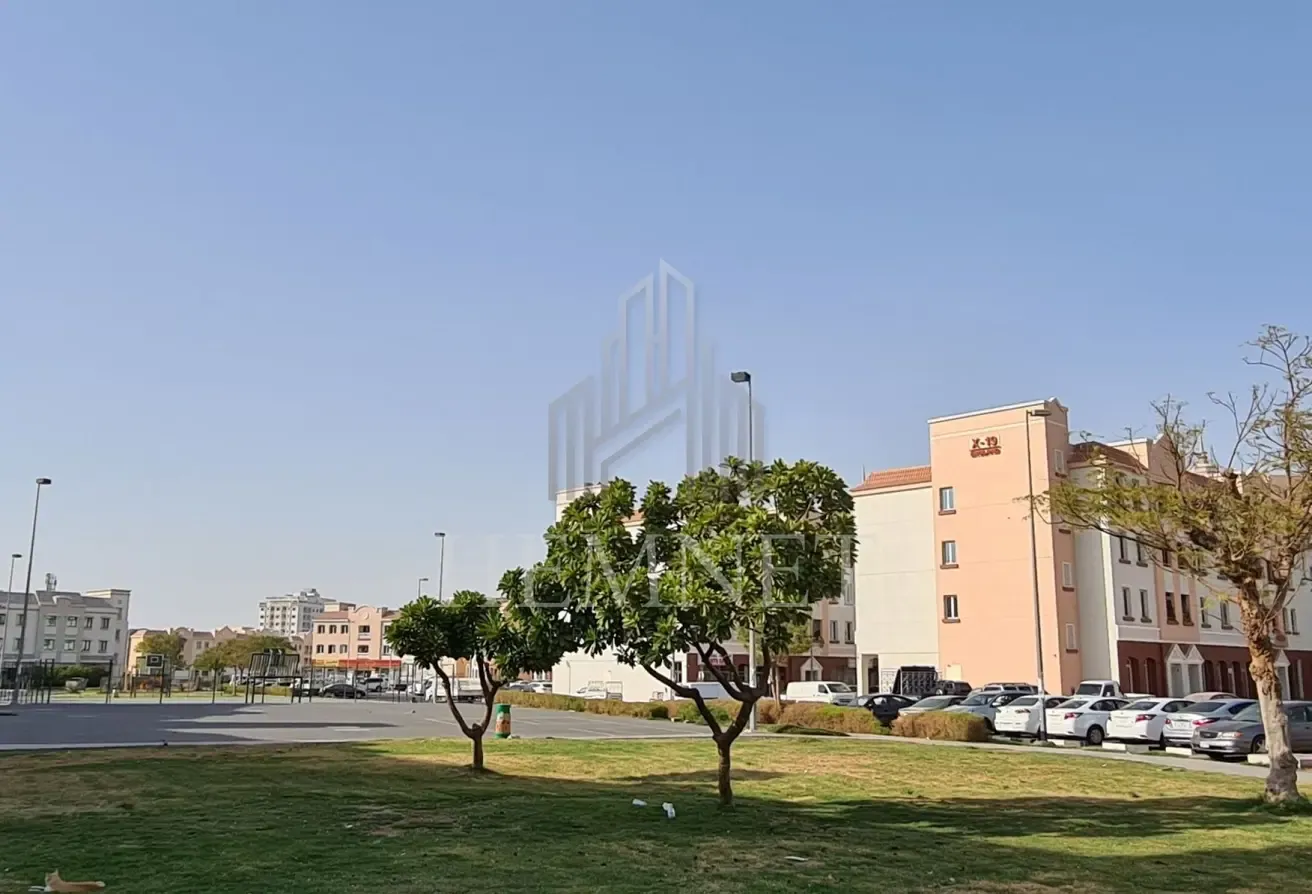 Prime Location | Main Road View | Vacant in Aug