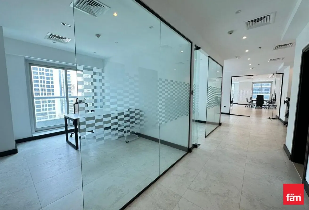 Fitted | Upgraded | Mid Floor | Lake View | Vacant