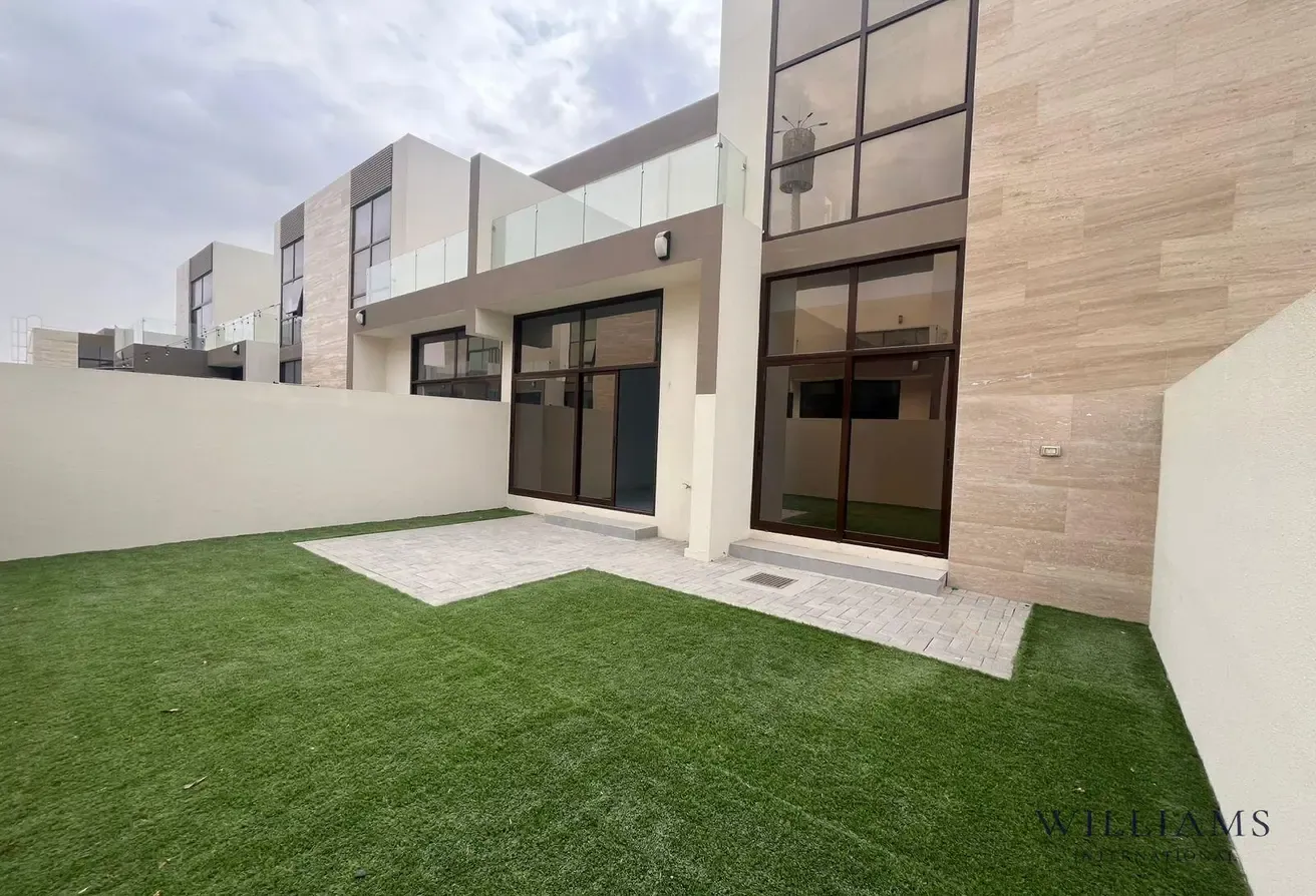 3 BEDS | CLOSE TO POOL AND PARK | MULTIPLE OPTIONS