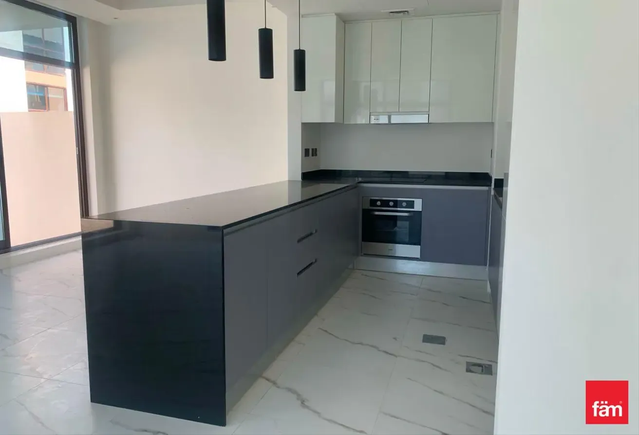 OPEN FOR OFFERS/ MULTIPLE OPTION / END UNIT