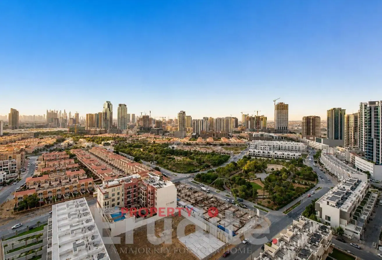 Mid floor / Fully furnished / Motivated seller