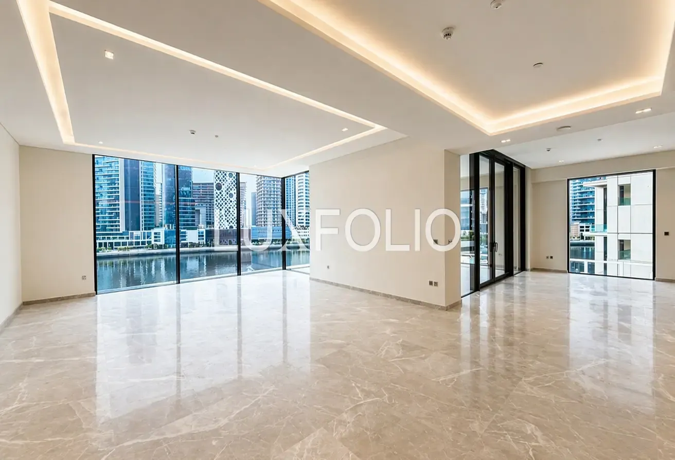 Duplex Loft | Canal Front View | Top Floor | Exclusive Residences