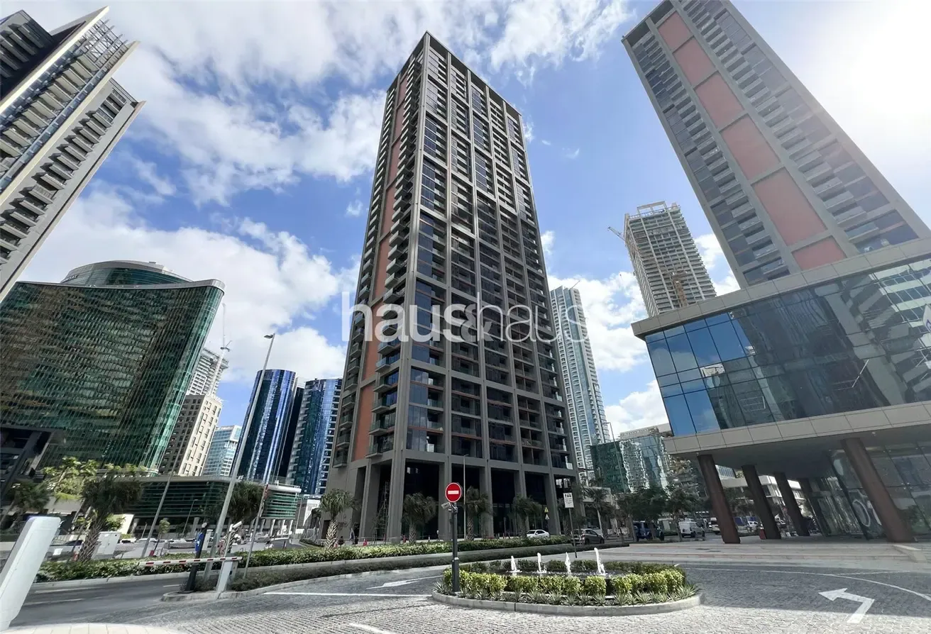 Stylish One Bedroom | Downtown Skyline Views